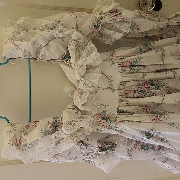 Debutante Waltz Gown XS - Picture 5 of 7